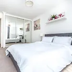 Luxury Apartment In Canary Wharf