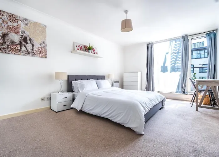 Luxury Apartment In Canary Wharf